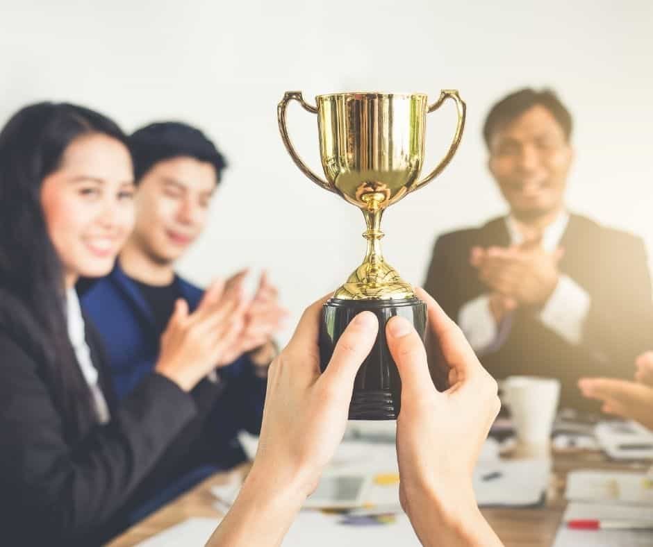 Como recompensar um colaborador pelo trabalho? Ideias para premiar os funcionários